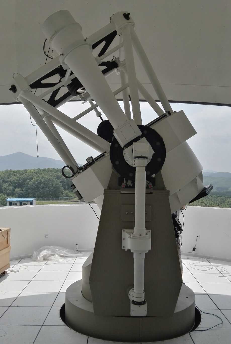 1.2米空間碎片探測(cè)與衛(wèi)星激光測(cè)距望遠(yuǎn)鏡